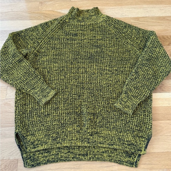 BDG Olive Mock Turtleneck Oversized Sweater size small - Picture 8 of 9